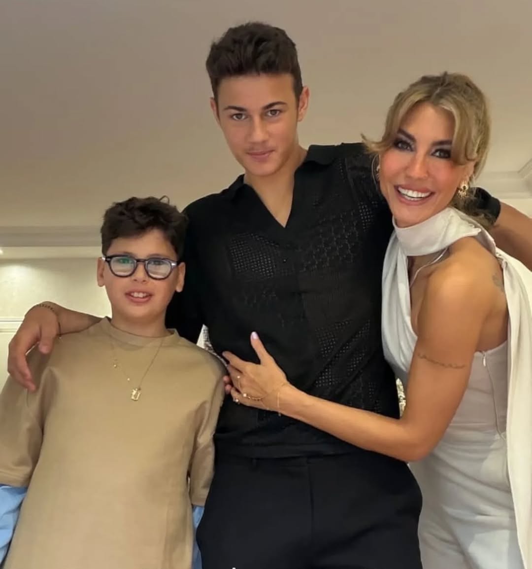 Kitap Çıkaran Çağla Şıkel'in Oğlu Uzay'ın Anımsatıcı Sözleri