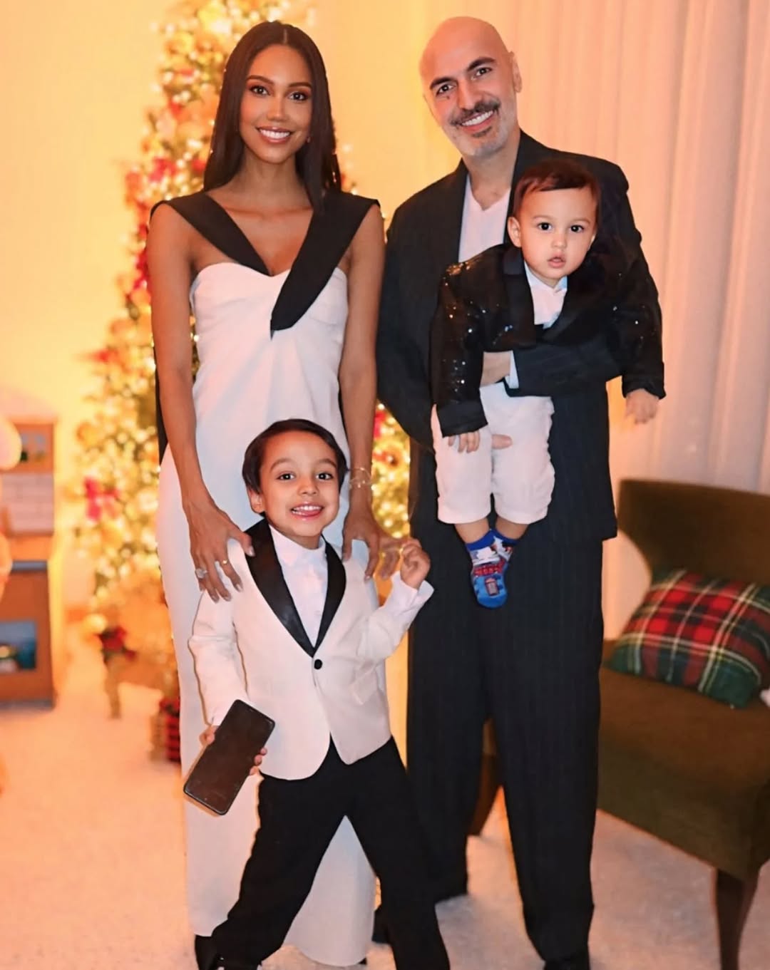 Soner Sarıkabadayı'nın Ailesi ile Birlikte Yeni Yıl Paylaşımları