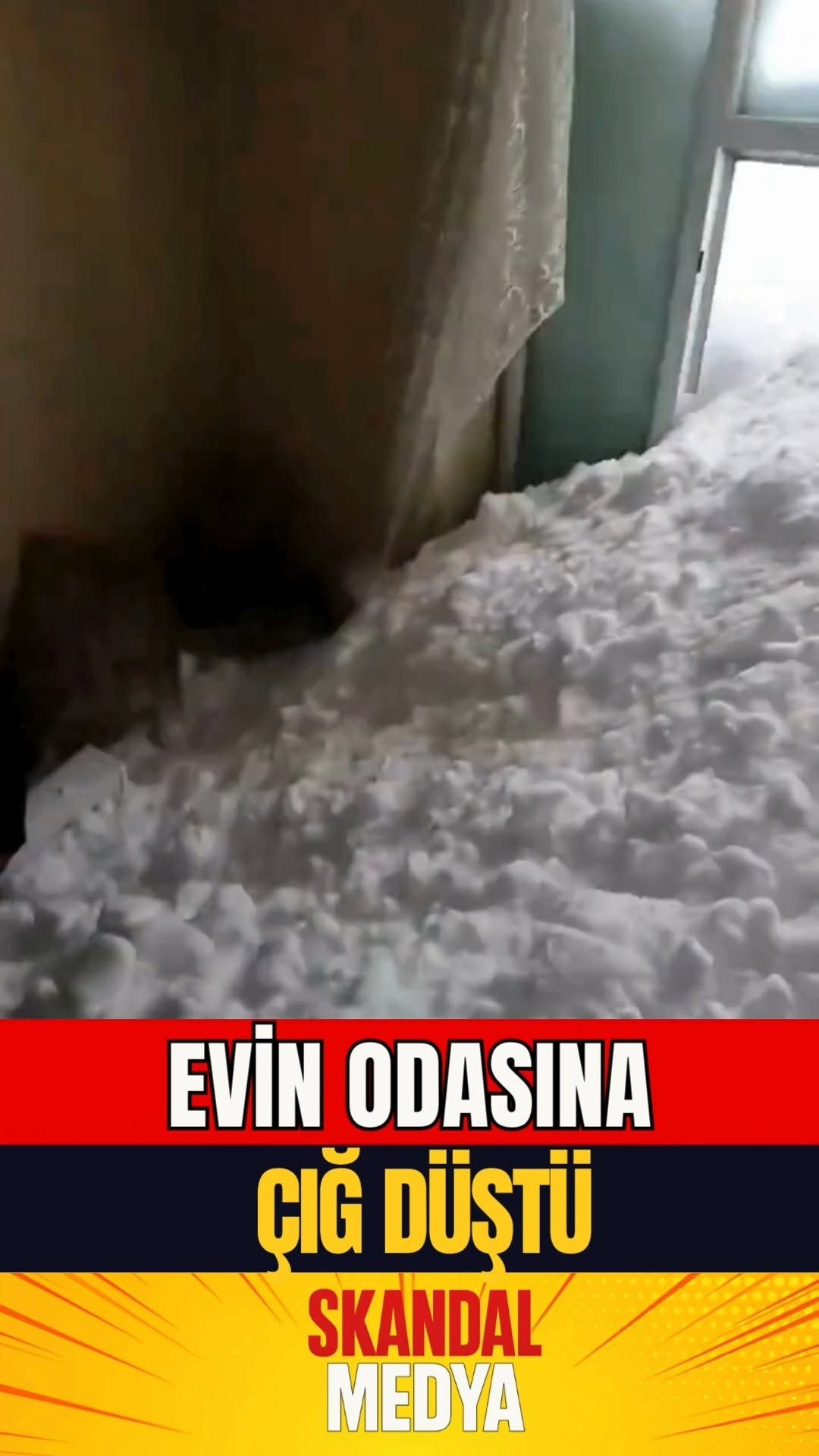 Van'dan Gelen İnanılmaz Fotoğraf: ÇĞ Odasını Karla Doldurdu