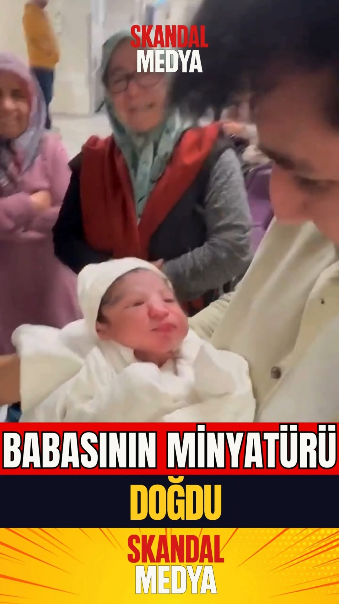 Baba Minyatürü Doğdu! ‍♂️ "Hik Demiş Burnundan Düşmüş..."