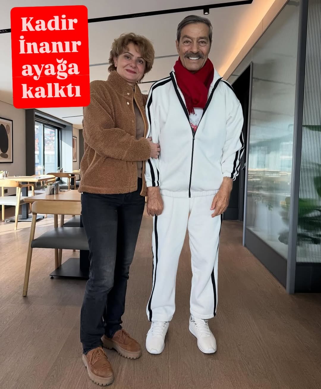 Kadir İnanır'ı Ziyaret Etti: Usta Oyuncu İlk Kez Ayakta Poz verdi