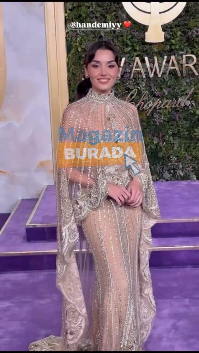 Hande Erçel'in Joy Awards Kıyafeti