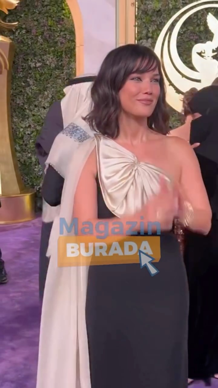 Pınar Deniz, Joy Awards Ödülleri'nde Güzelliğiyle Büyüledi