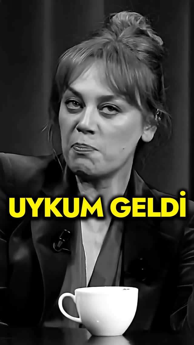 Demet Evgar'ın Yayın Sırasında Uykusu Geliyorsa