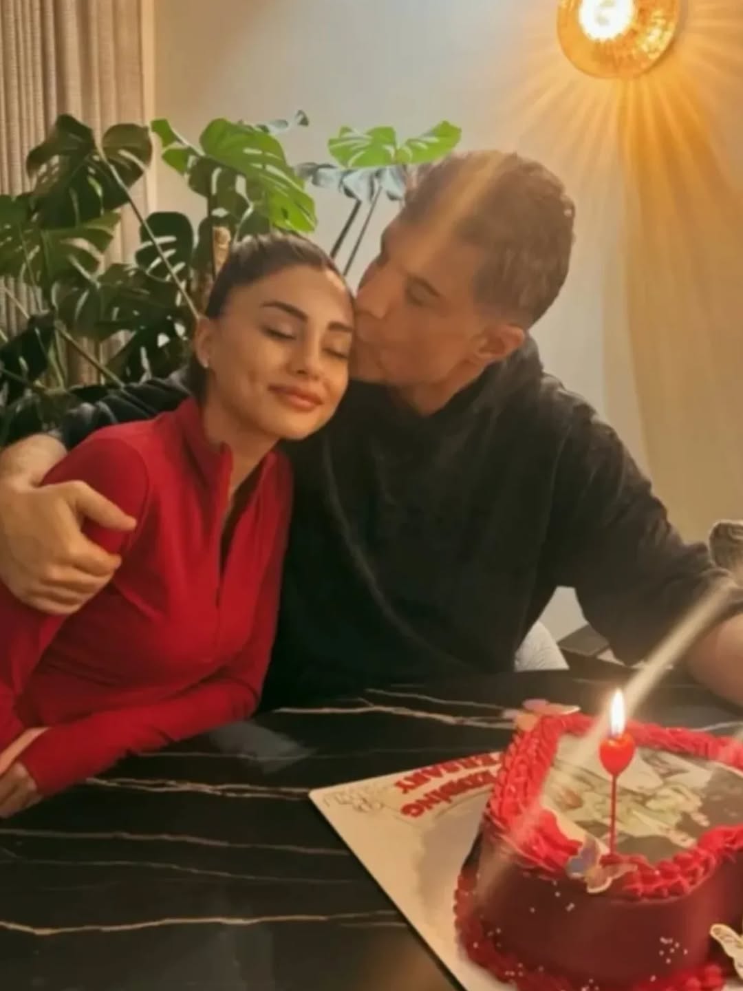 Ozcan Deniz ve Eşi Samar Dadgar Evliliklerinin 3. Yılını Kutladılar