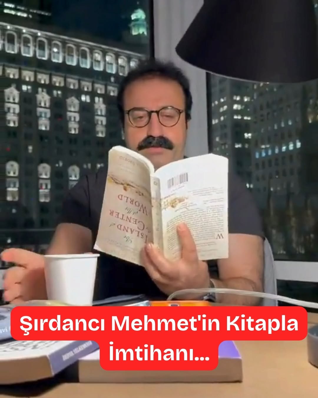 Şırdancı Mehmet'in Kitapla İmtihanı: New York Times Meydanı'nda Çektiği Video
