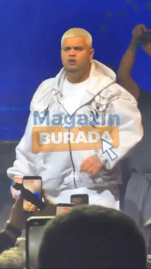 Lvbel C5 Konserinde Platin Sarı Saçlarıyla Göründü