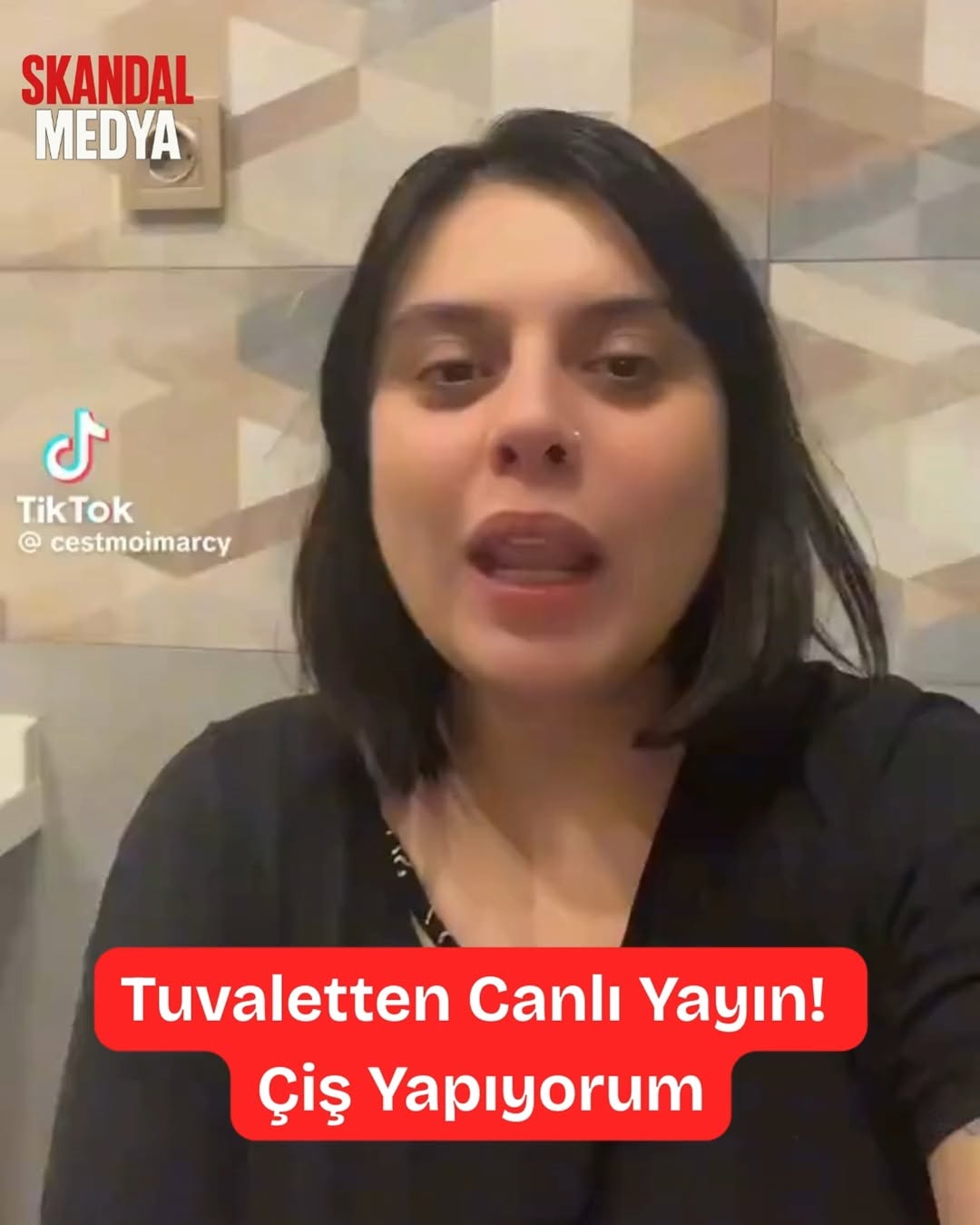 Kedi Tuvaletteydi! Mahremiyet Kavramını Hiçe Sayan Kedi