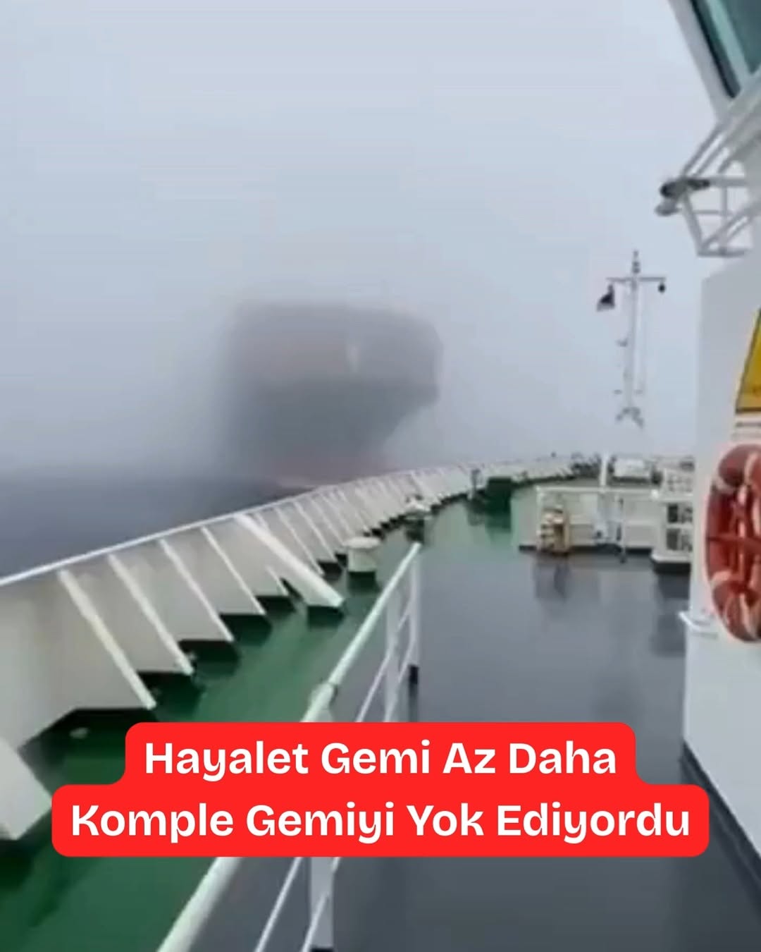 Deniz Sisinda Dev Gemi ile Tekne Karsilastı