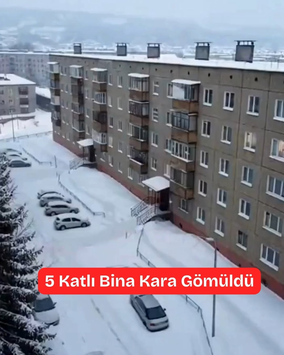 Rusya'da Kış Şakası: 5 Katlı Bina Kara Gömüldü