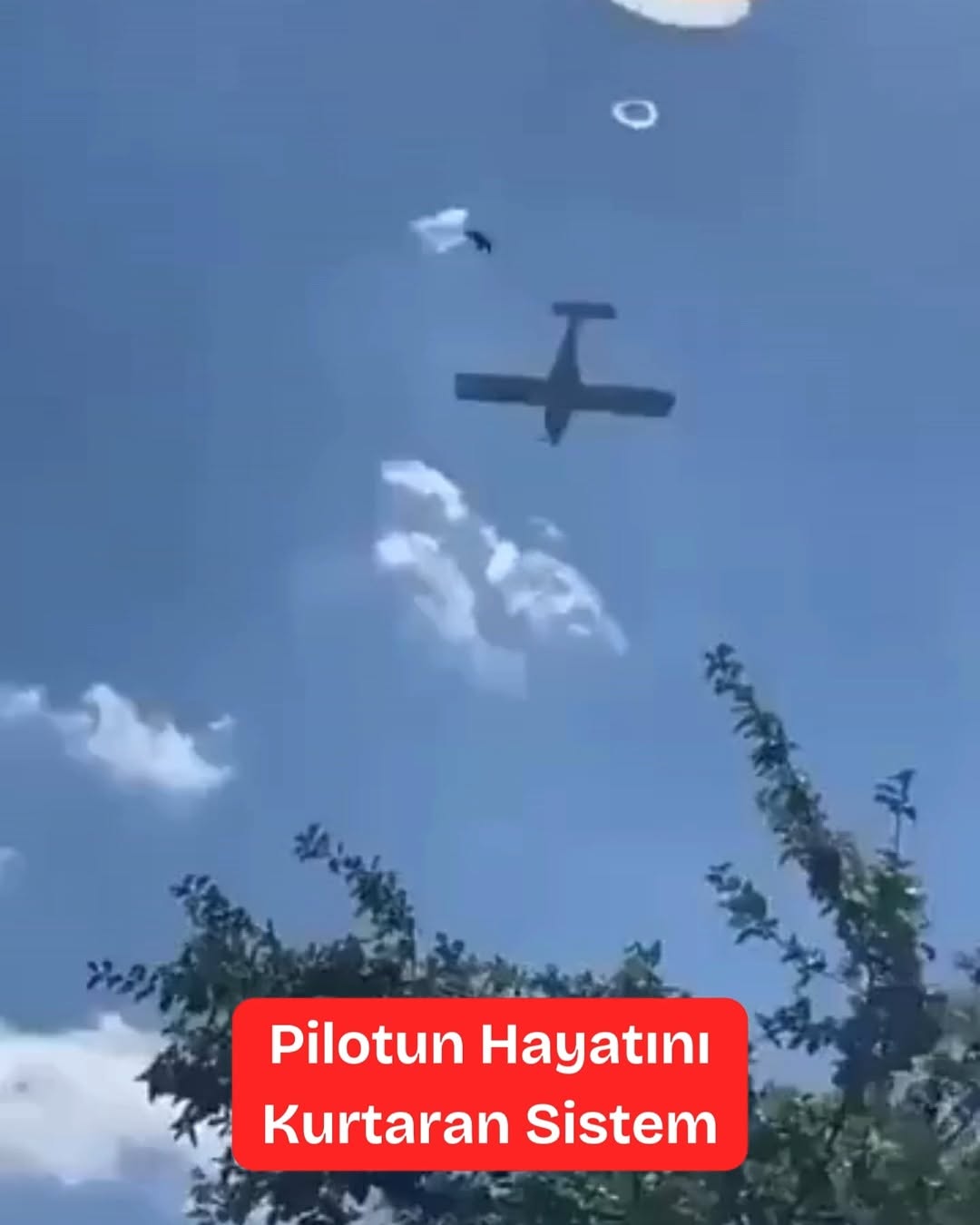 Uçağın Paraşütle Gökyüzünde Süzüldüğü O İnanılmaz Anlar