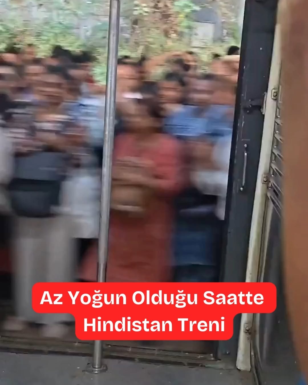 Mumbai Metrosu Değil, Gladyatör Arenası! - Kalabalık Tren İstasyonunda Kaos